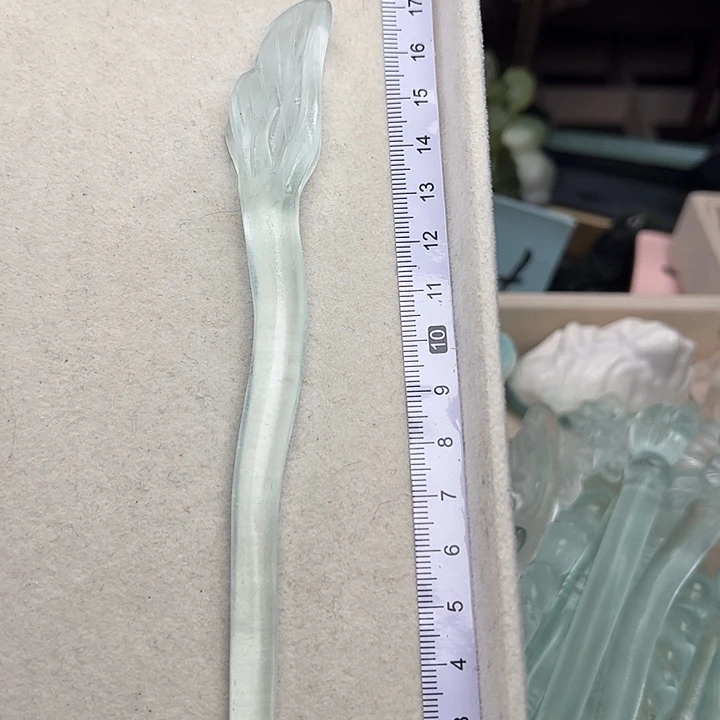 蛇纹石玉未镶嵌发簪翅膀