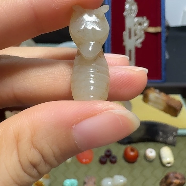 氓***蚩和田玉未镶嵌颈饰
