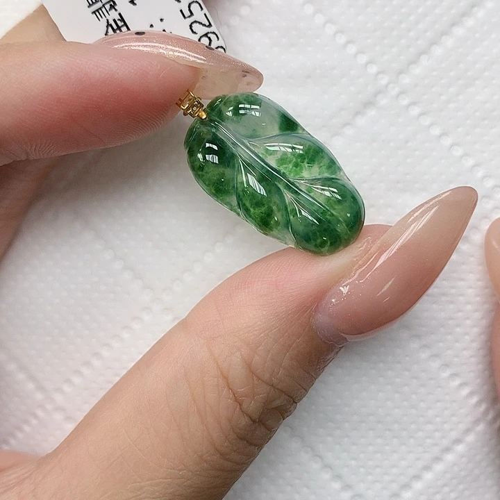 颈饰18K金镶嵌翡翠