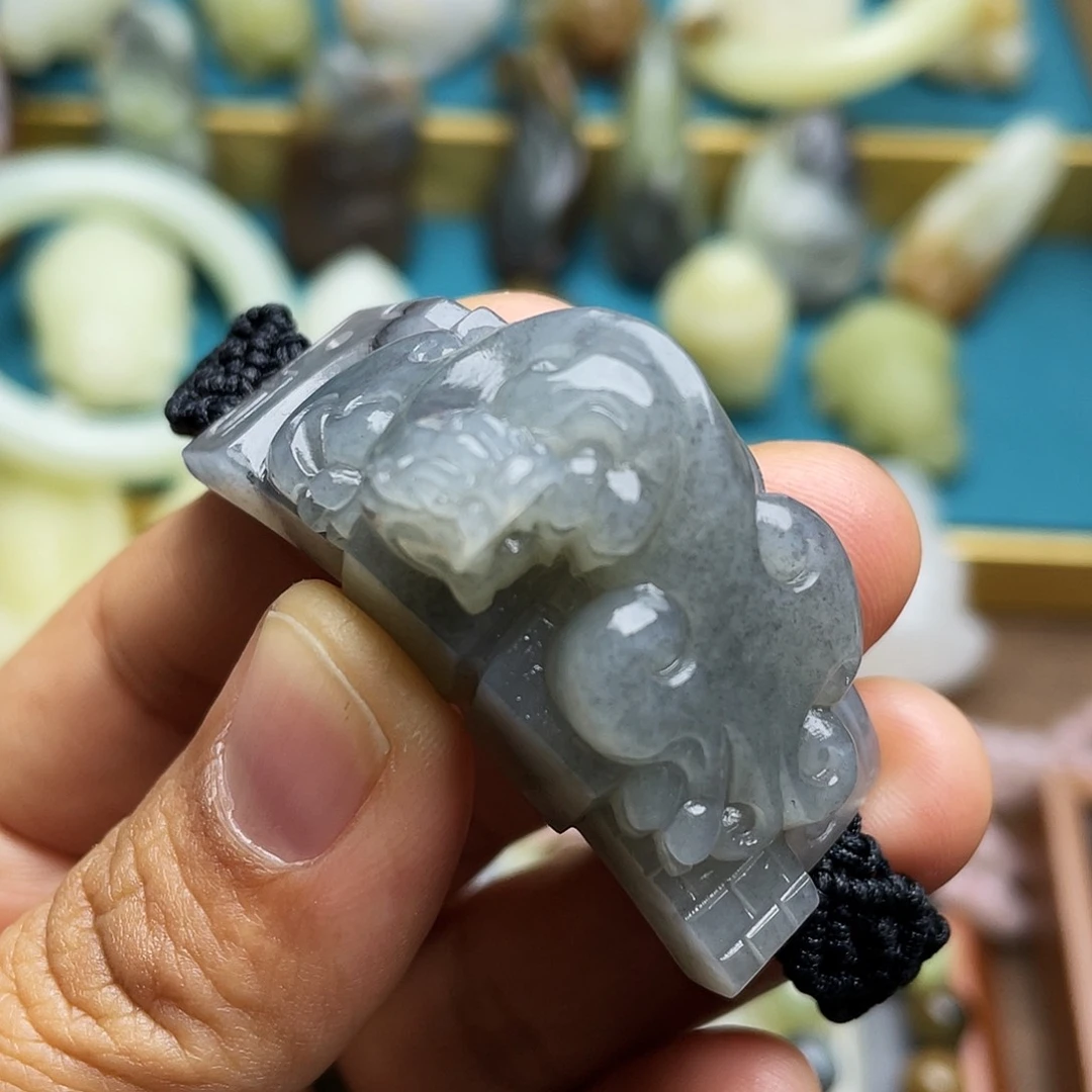 和田玉颈饰未镶嵌手牌