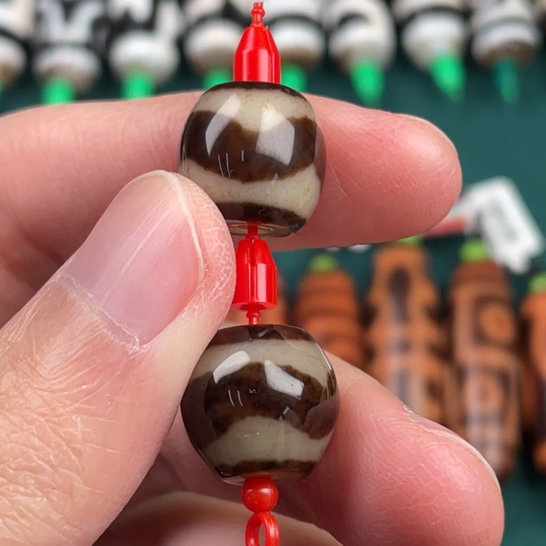 玛瑙/玉髓裸珠12mm 曲贡牙2个