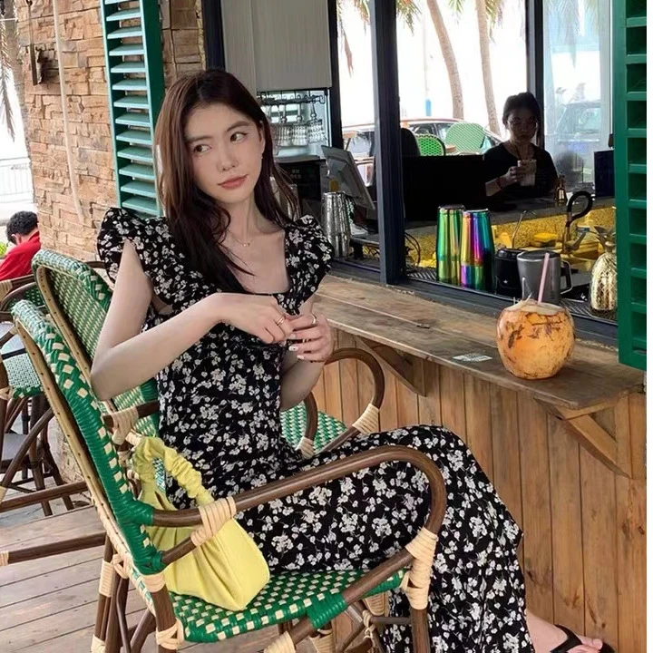 碎花显瘦气质长裙时尚夏季法式复古方领高腰收腰 2023 新款小飞袖