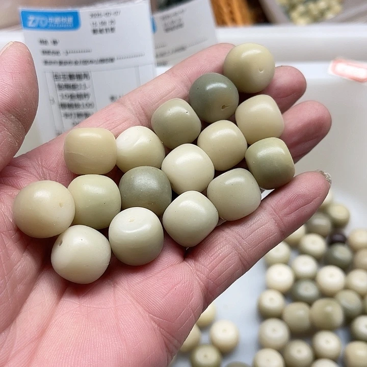 白玉菩提吊坠瑕疵16青提桶珠16颗