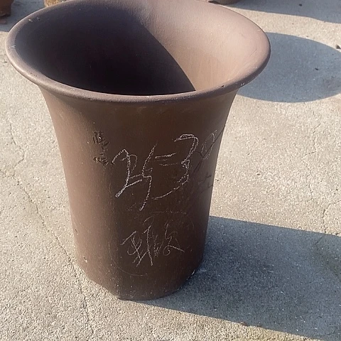 中国宜兴紫砂花盆，