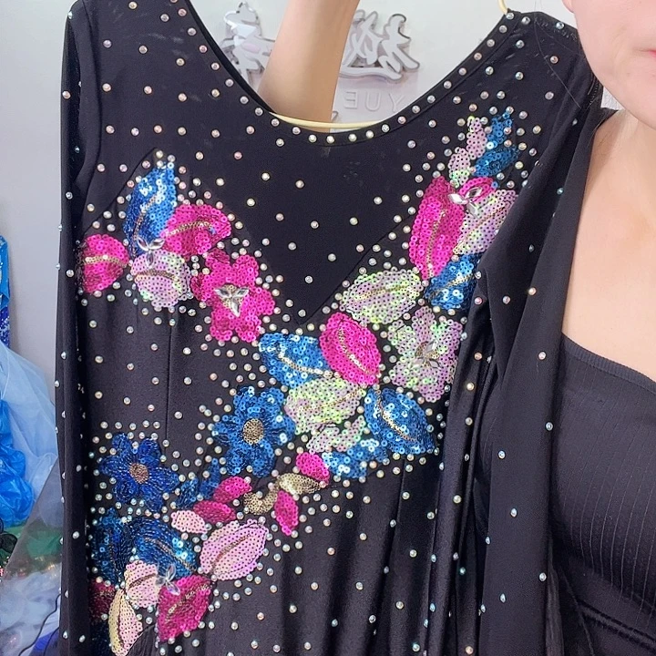 交谊舞的时候也很喜欢