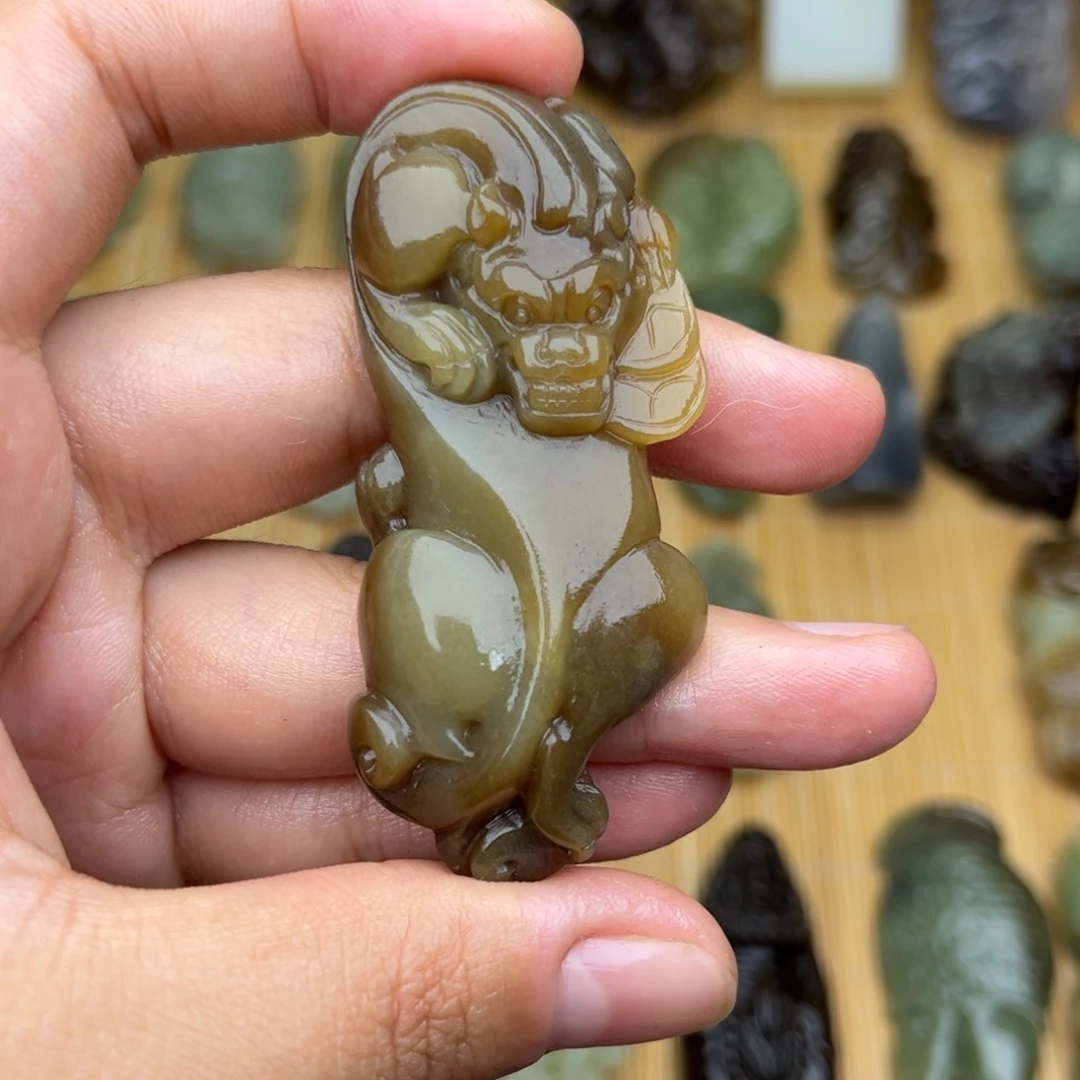 和田玉未镶嵌颈饰天**鑫