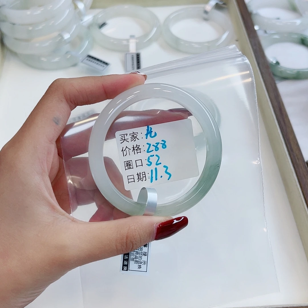 光***石英质玉未镶嵌手镯