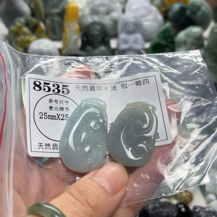 翡翠未镶嵌颈饰8535瑕疵