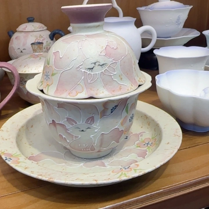 彼****一个盖碗一个壶承一个杯子