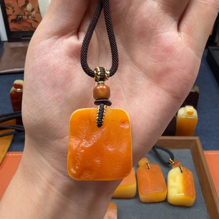 蜜蜡未镶嵌吊坠(赠链)