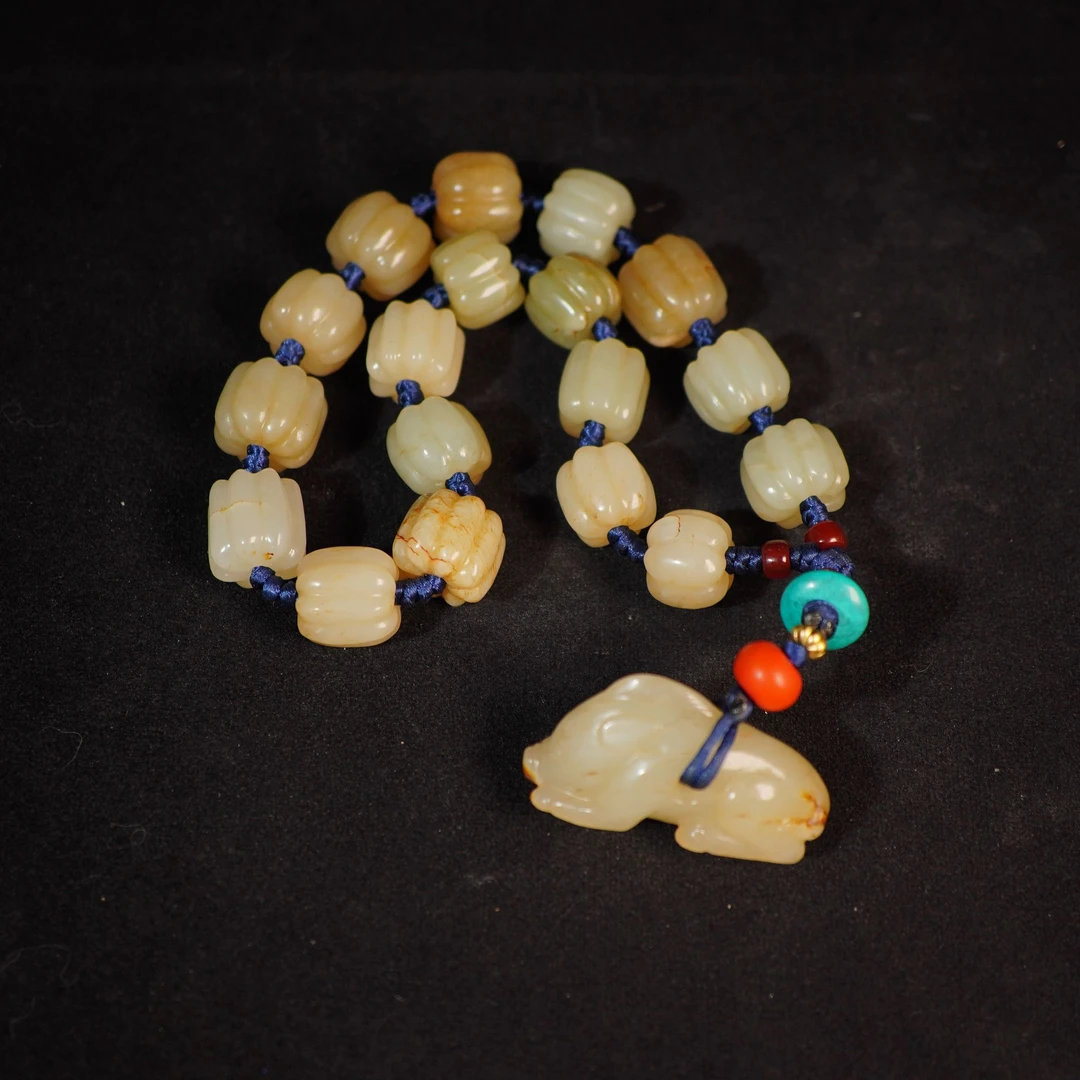 11YQ4     清    和田玉多宝挂串