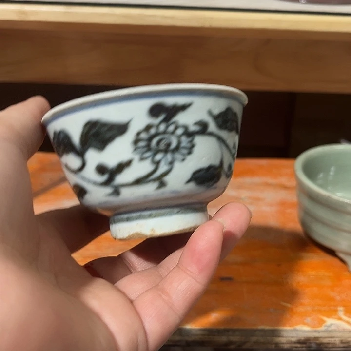 夕***下茶盏一个青花的小杯子