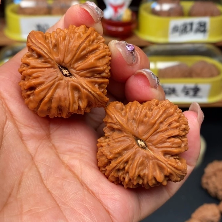 文玩核桃吊坠万*爷39全品南疆石