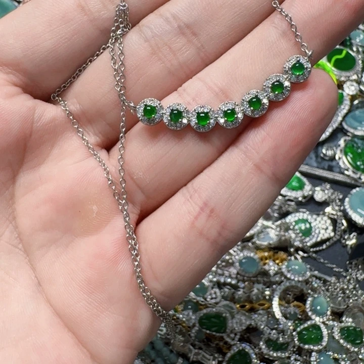 翡翠未镶嵌颈饰天然A货翡翠放漏