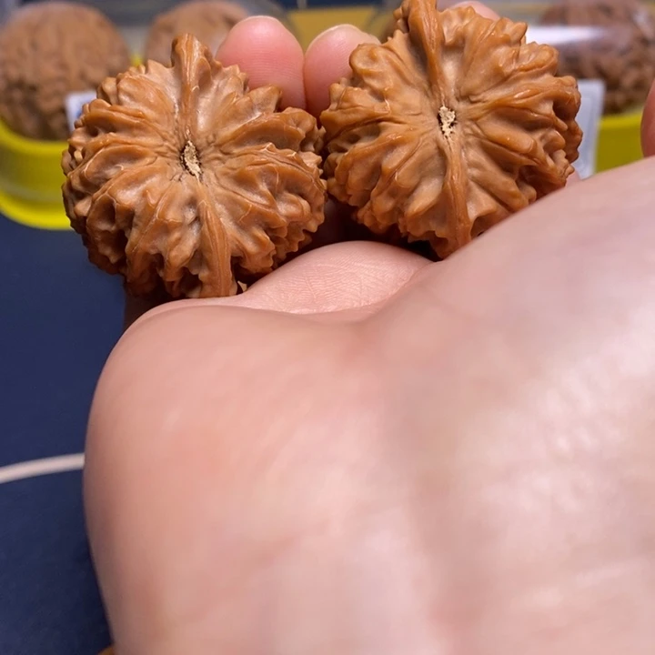 把件文玩核桃红锦绣