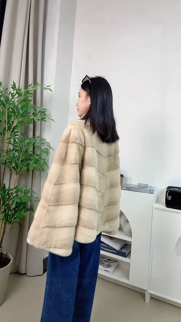 2025新款水貂常规款外套女立领宽松休闲版年轻斜排工艺