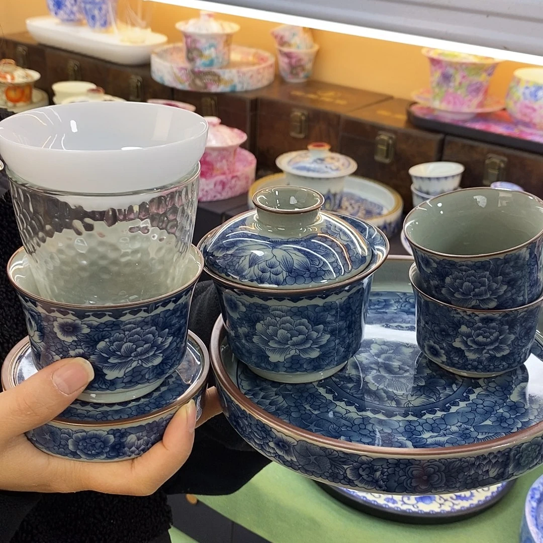 盖碗里的水煮开后放入