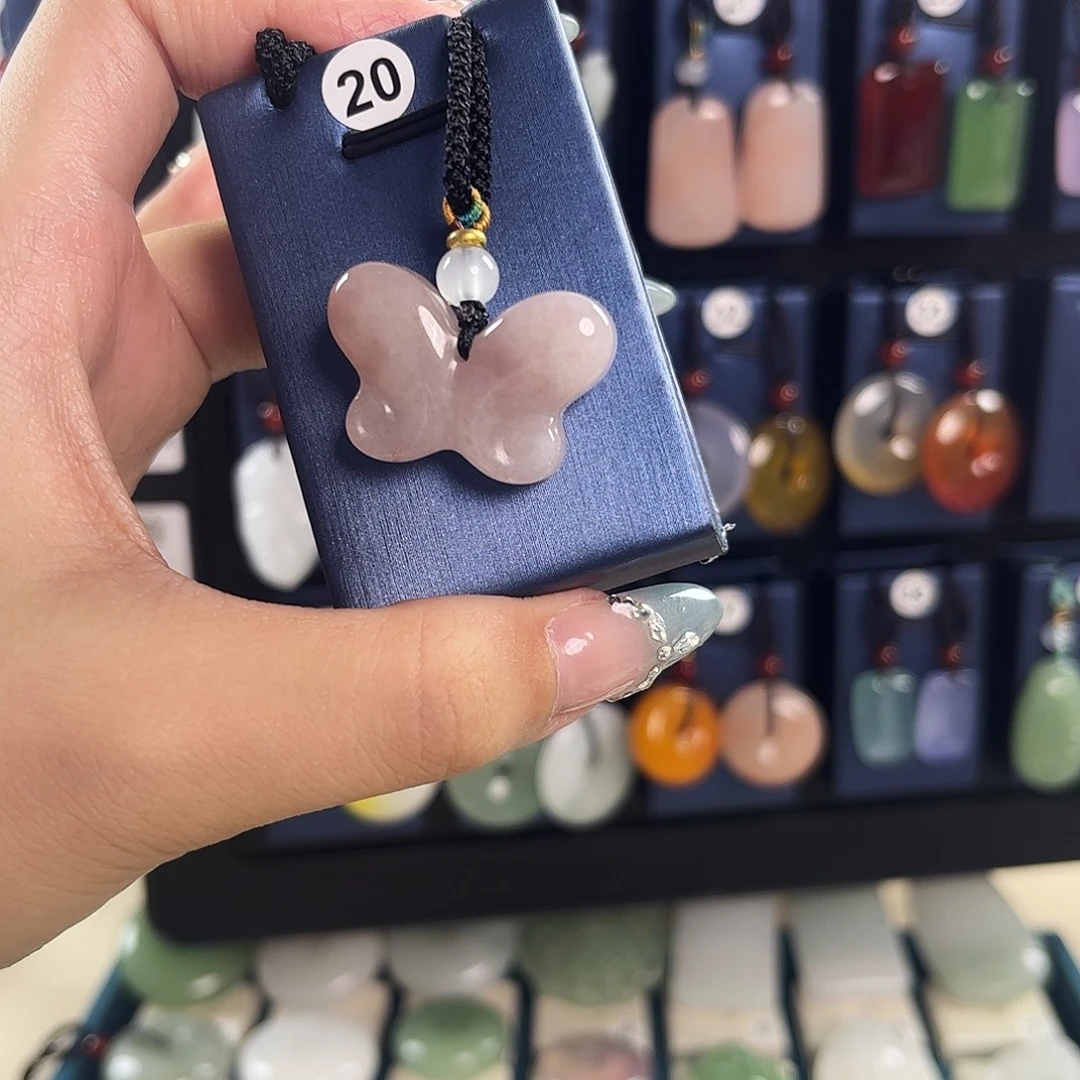 ****）颈饰未镶嵌石英质玉