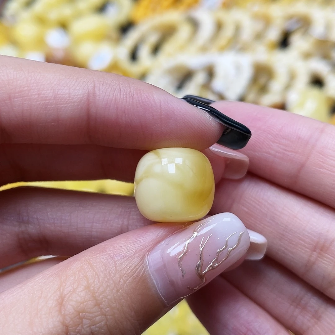 琥珀未镶嵌裸石14.7*13.4mm老型珠蜜蜡