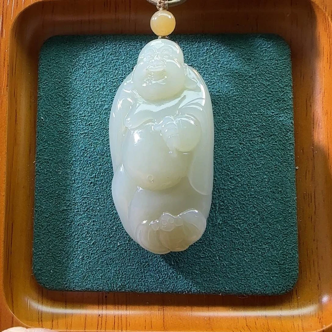 和田玉颈饰未镶嵌金*花