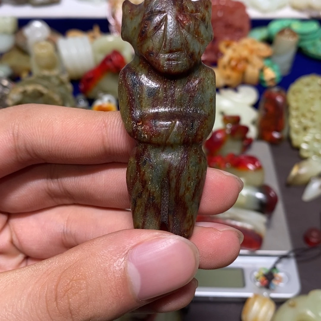 透闪石质玉未镶嵌车挂