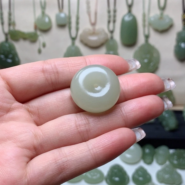 和田玉吊坠未镶嵌