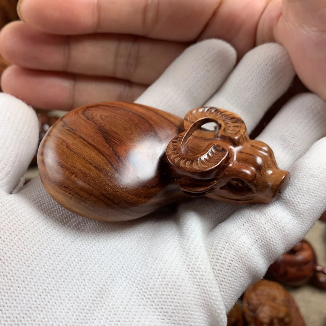 黄花梨/降香黄檀小牛把件