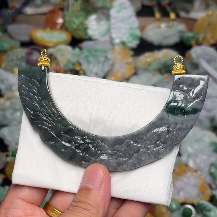 翡翠未镶嵌颈饰我****奶吊坠