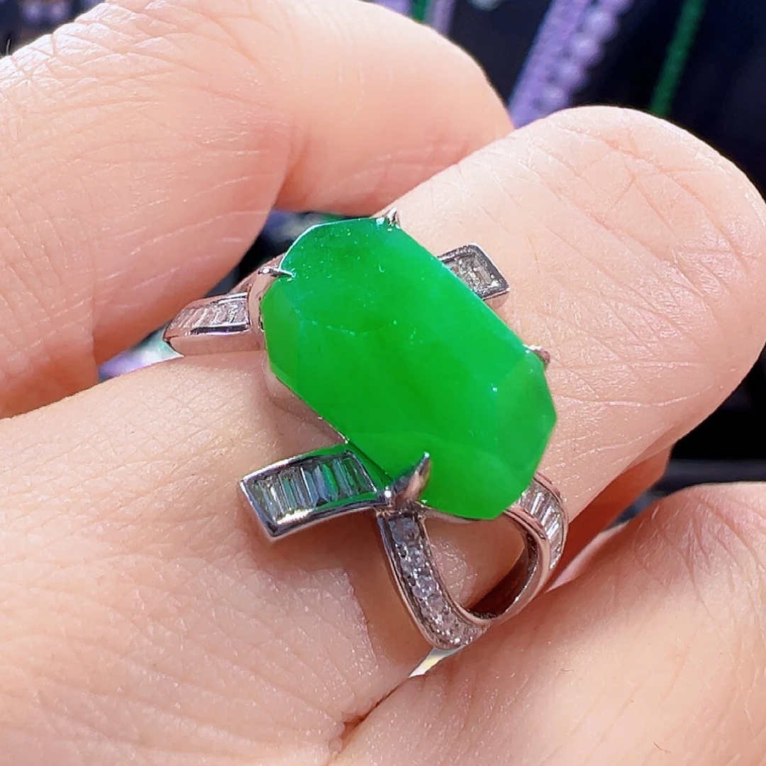 翡翠18K金镶嵌戒指签收后24小时鉴赏期