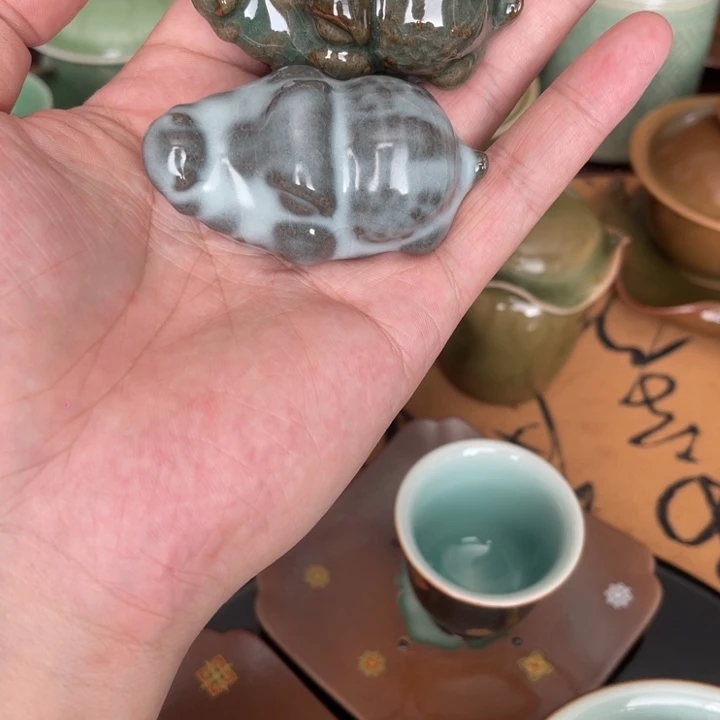 M***。手工艺品琉璃龙泉青瓷鳄鱼