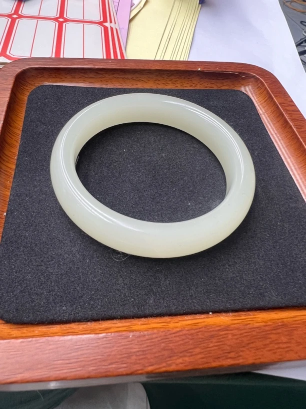 【珠宝集结号】639浓晴水天然和田玉宽版手镯-天然珠宝发货多样性