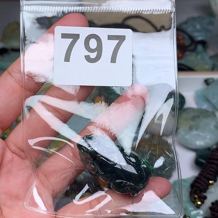 翡翠未镶嵌颈饰用****2翡翠