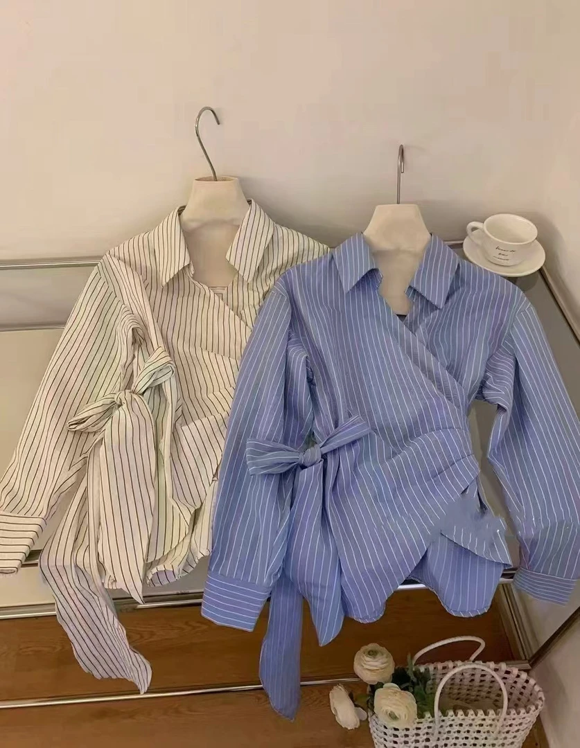 春季v领条纹衬衣