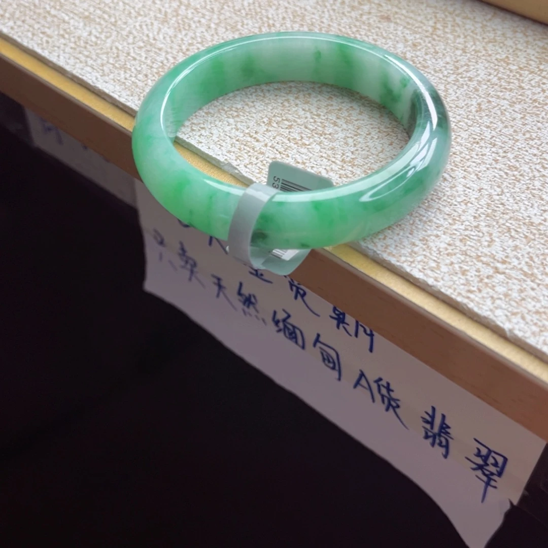 翡翠手镯未镶嵌手镯