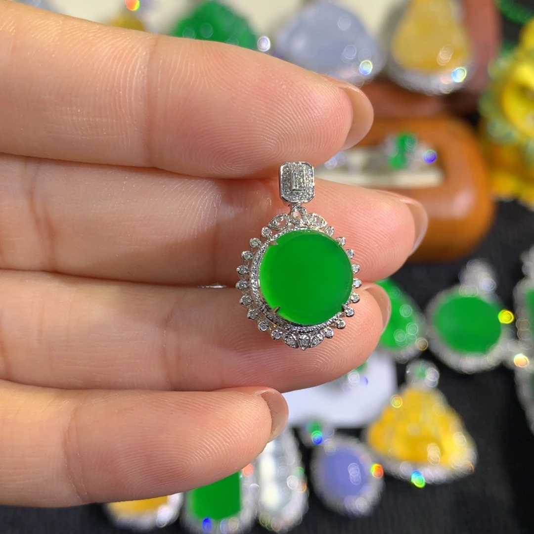 翡翠18K金镶嵌耳饰