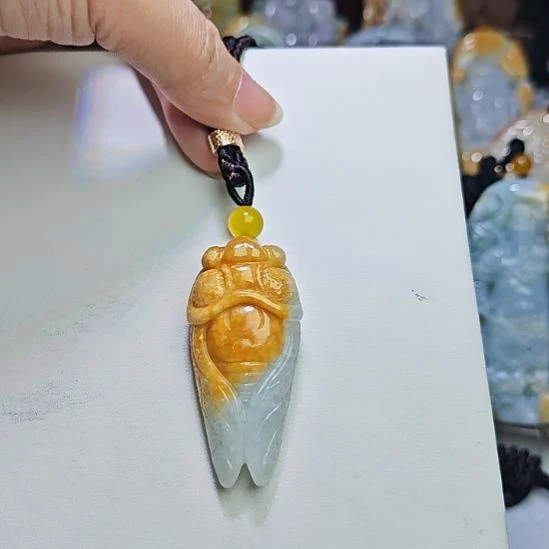灵***彪颈饰未镶嵌翡翠蝉