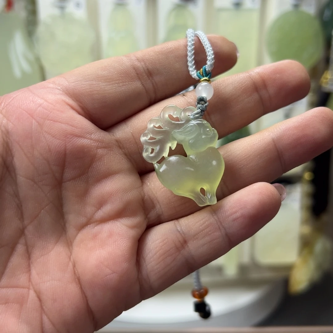 蛇纹石玉未镶嵌颈饰