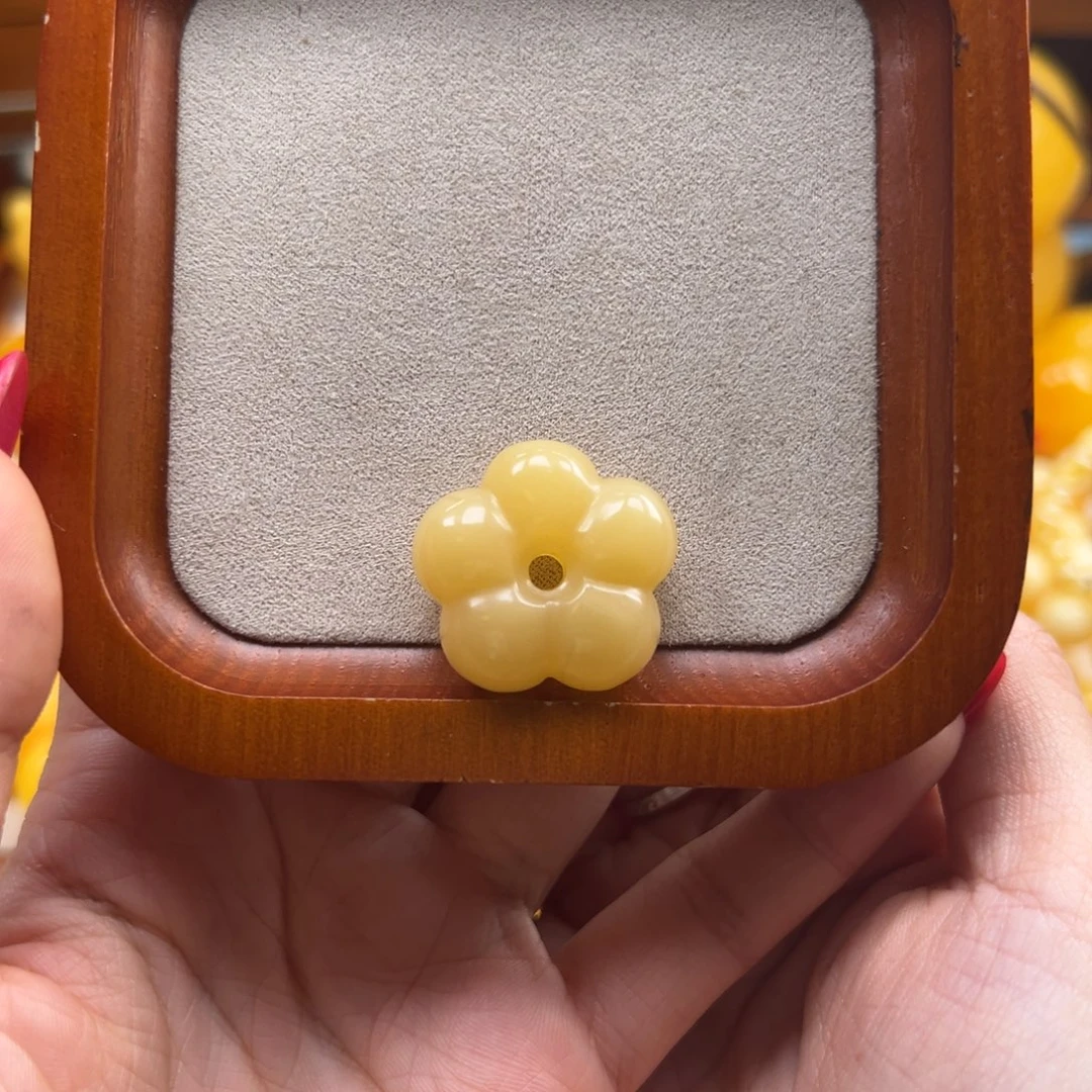 蜜蜡未镶嵌颈饰花4.36g