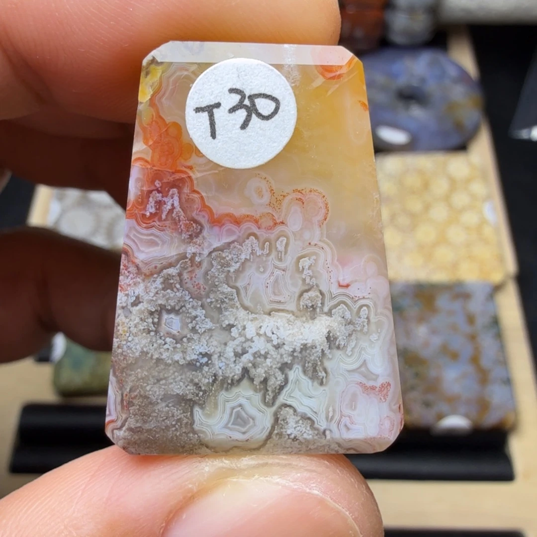 石英质玉未镶嵌纯天然色有机玉石保真色瑕疵特价不退换