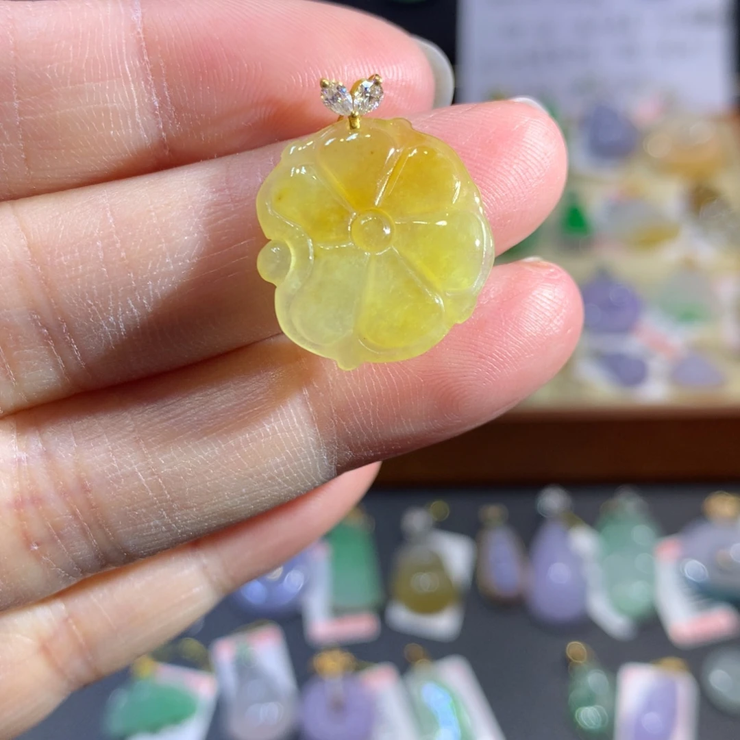 翡翠18K金镶嵌颈饰