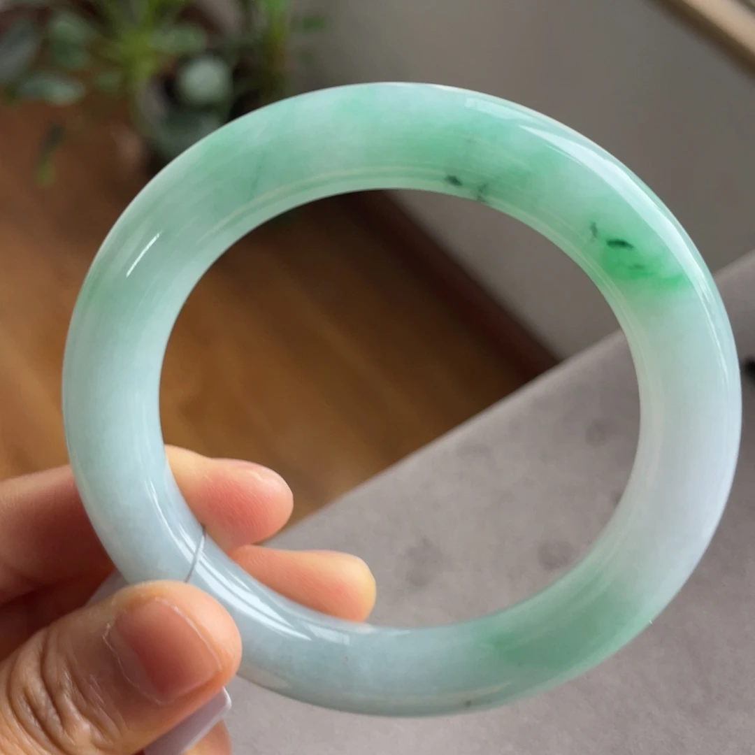 翡翠未镶嵌手镯白底青