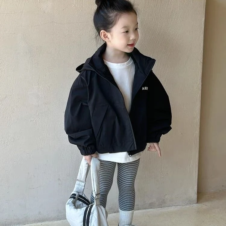 女童外套春秋款宝宝冲锋衣春季儿童新款休闲上衣连帽洋气百搭风衣
