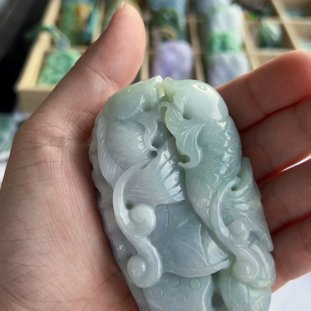 翡翠未镶嵌颈饰手玩件