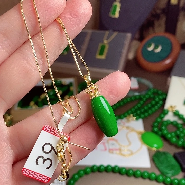 翡翠18K金镶嵌吊坠(赠链)39