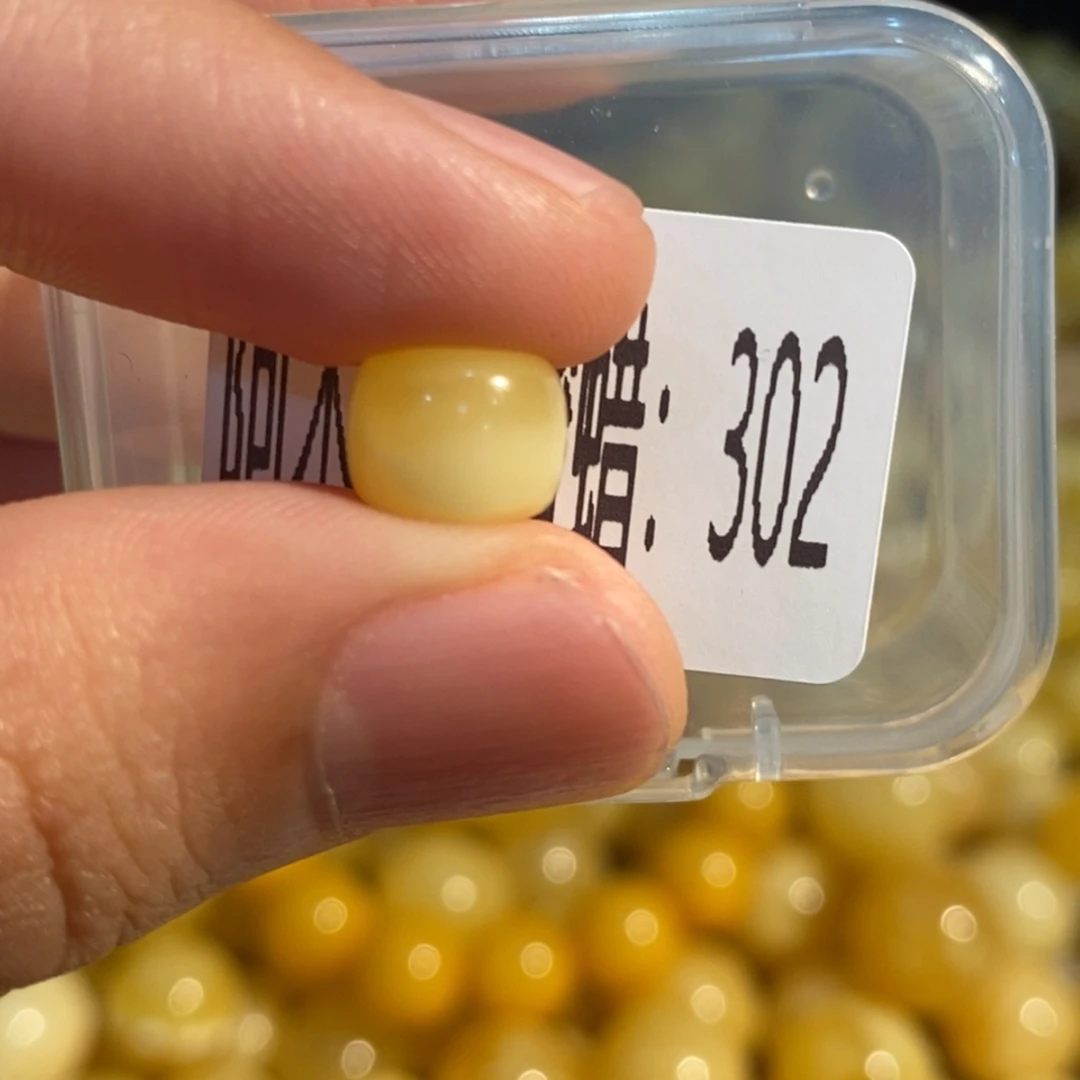 琥珀未镶嵌珠宝奇石302