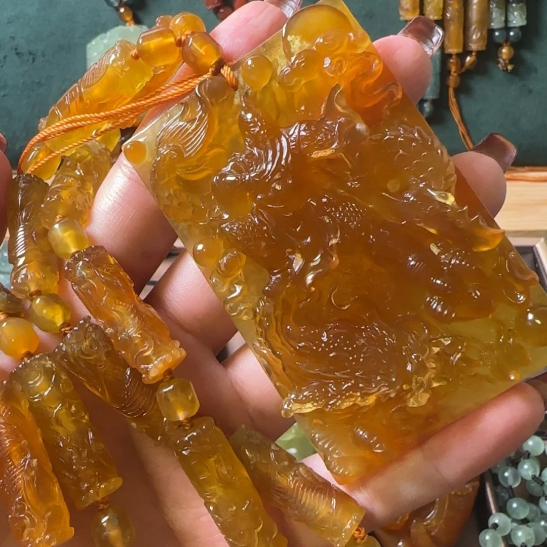蛇纹石玉颈饰合金巅**典