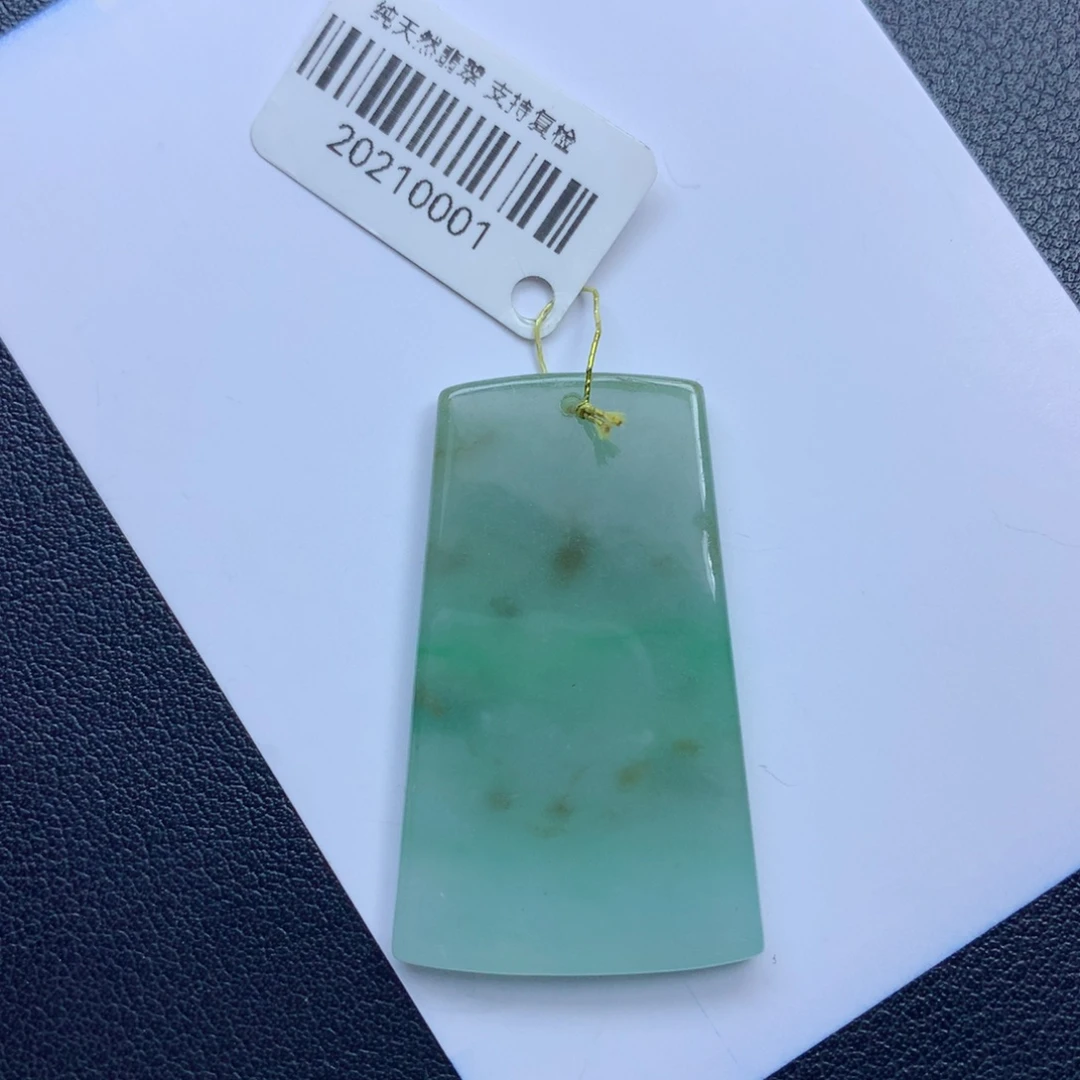 翡翠颈饰未镶嵌无事牌