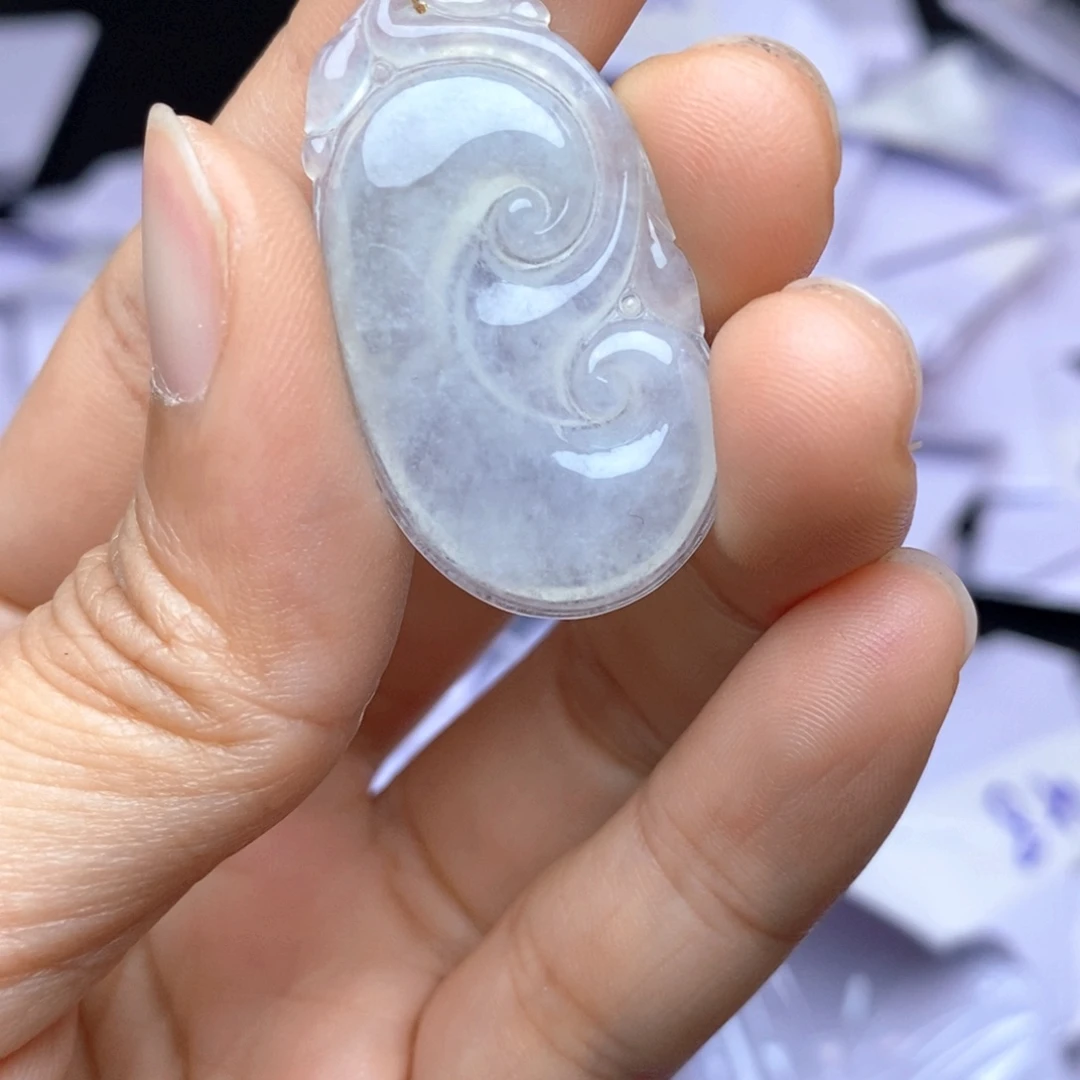 翡翠18K金镶嵌颈饰如意