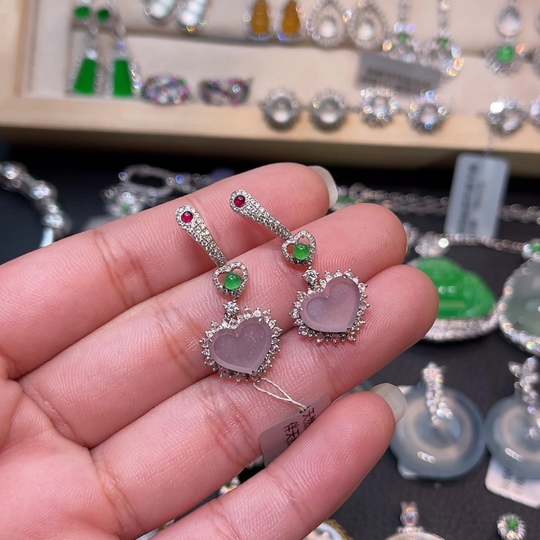 翡翠18K金镶嵌耳饰爱心