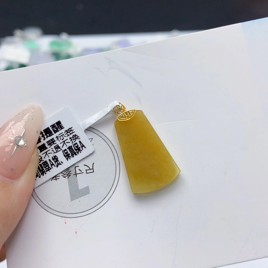 颈饰18K金镶嵌翡翠